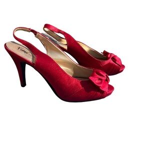 Women’s red satin with a bow open toe hi heels. By Fioni Night. Sze 10.